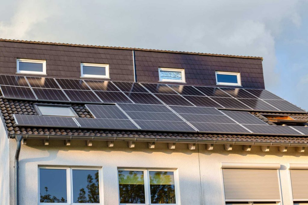 Instalación de placas solares en el hogar
