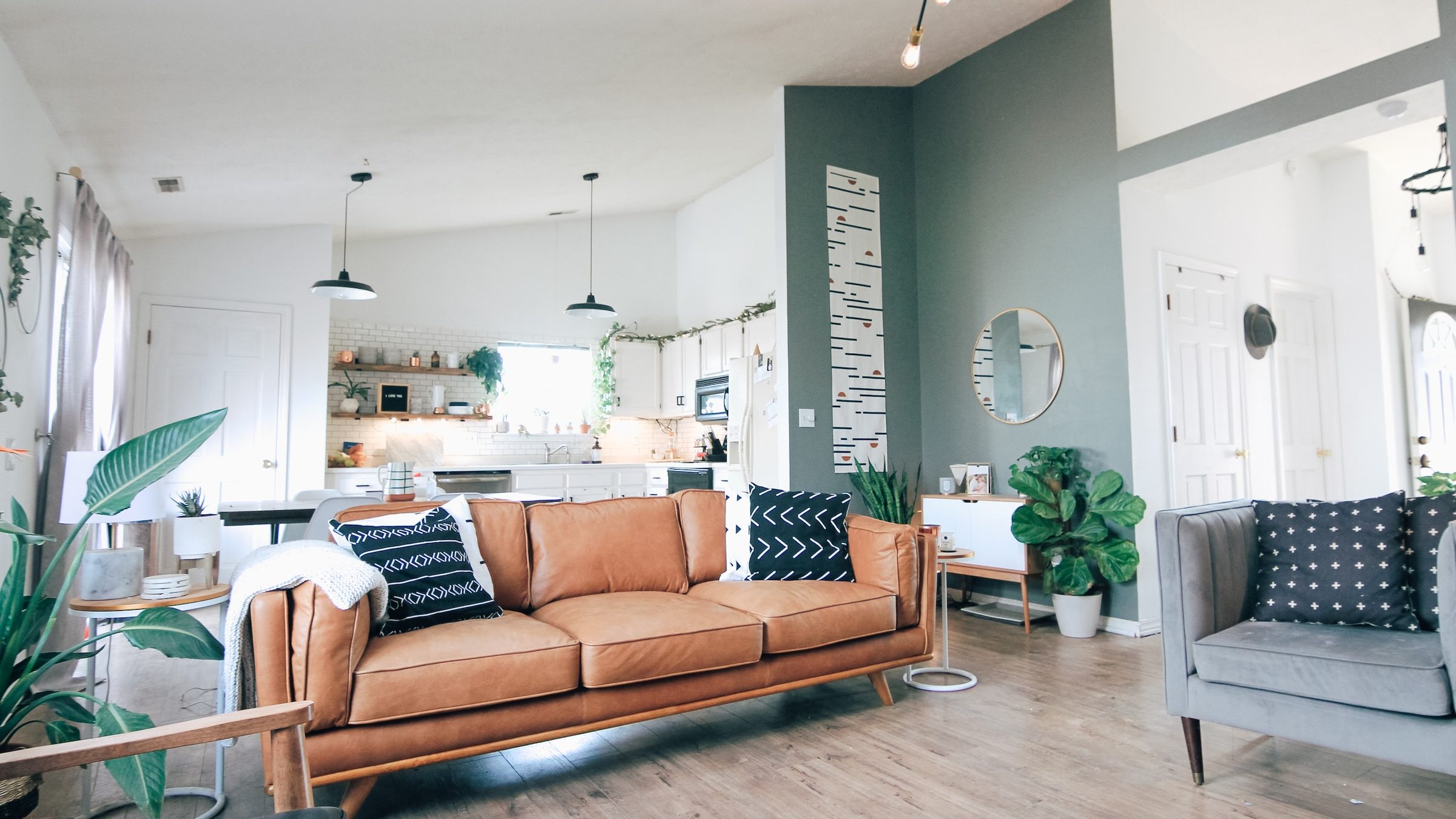 Casa con una decoración estilo salón cocina