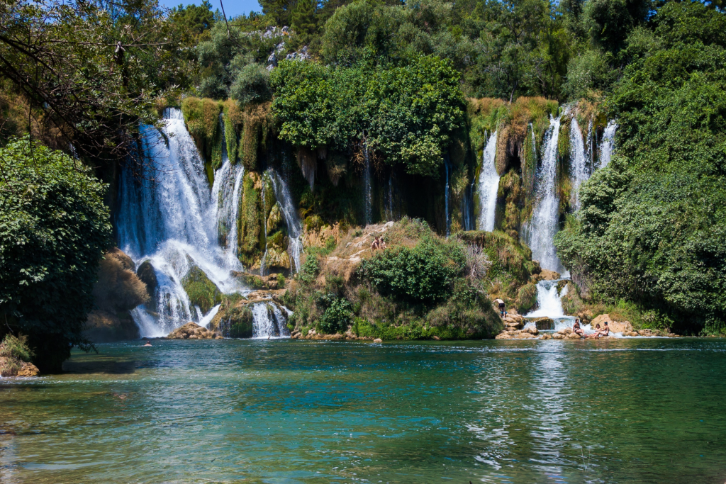 Cascadas en el Parque Nacional de los Lagos de Plitvice, Croacia