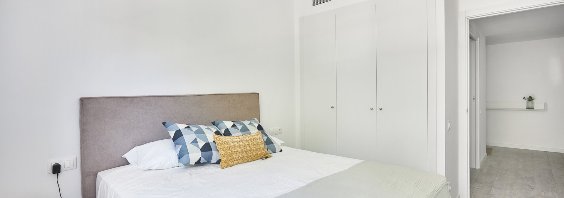 Dormitorio y armario en CULMIA Vila de Tossa