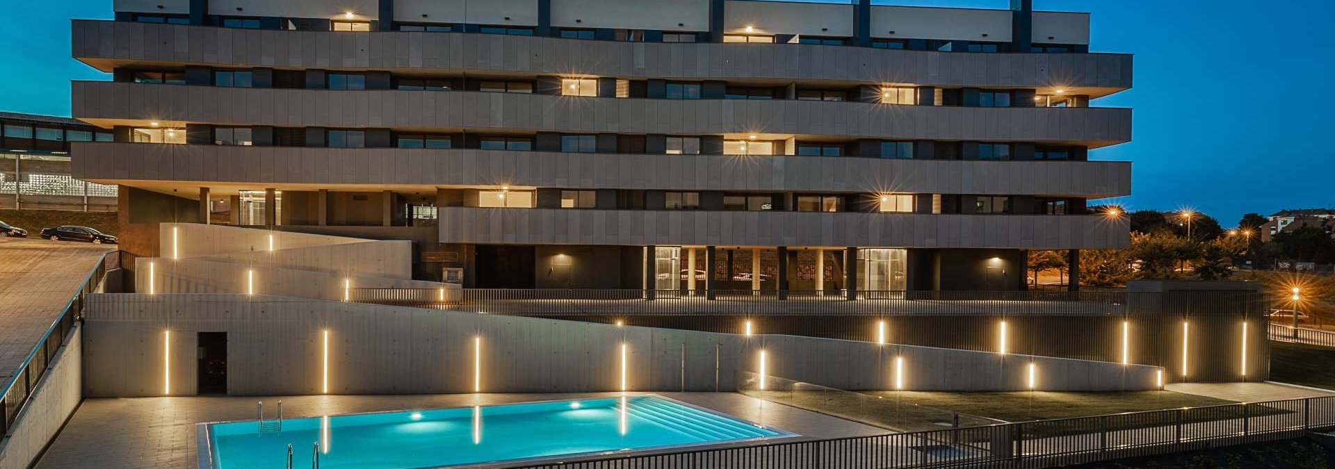 Viviendas con piscina Culmia Viesques Gijon II nocturno