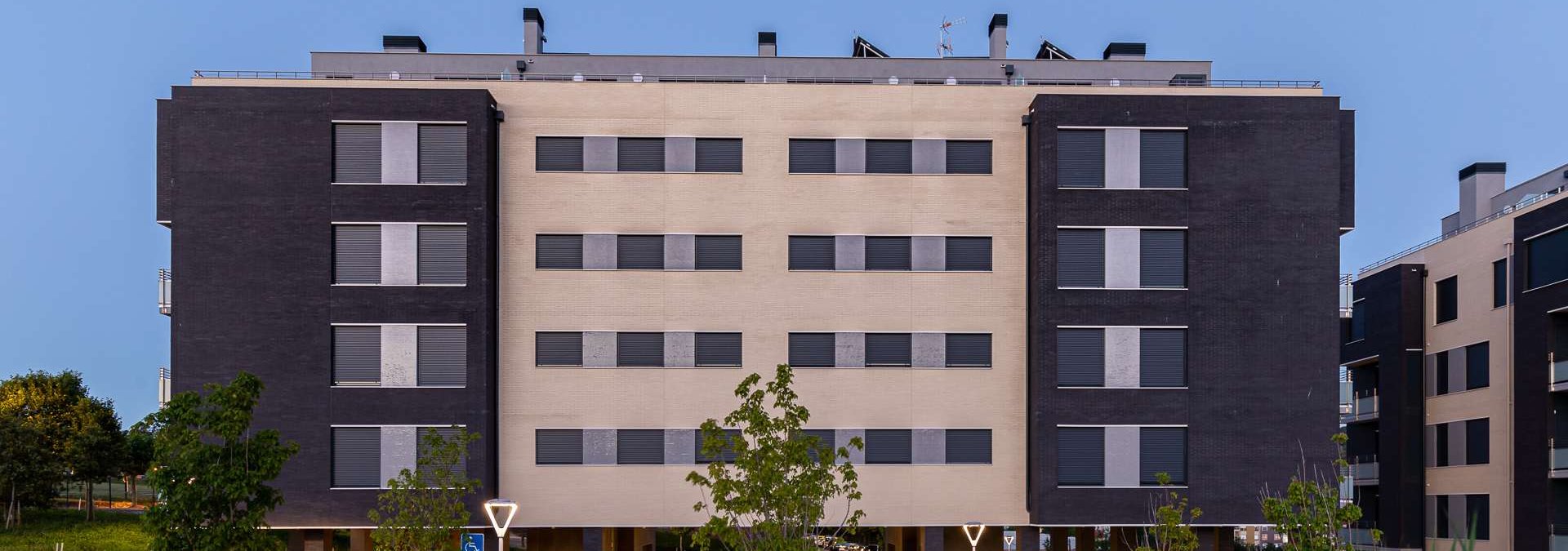 Fachada lateral Culmia Aritzatxu Berdea