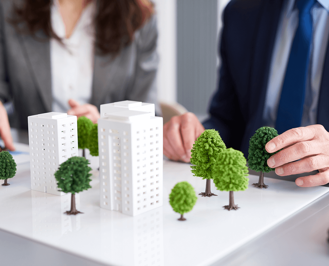 foto de modelo arquitectonico sobre la mesa en la oficina