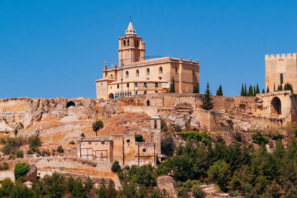 Vivir en Jaén: tu guía completa para conocer la ciudad y sus encantos 5 Ventajas de vivir en Jaén