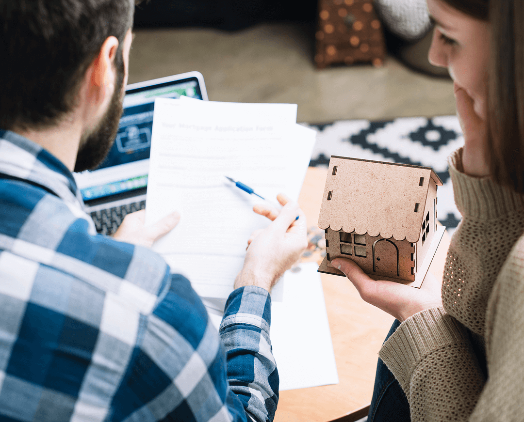 de arriba pareja con contrato de hipoteca 1