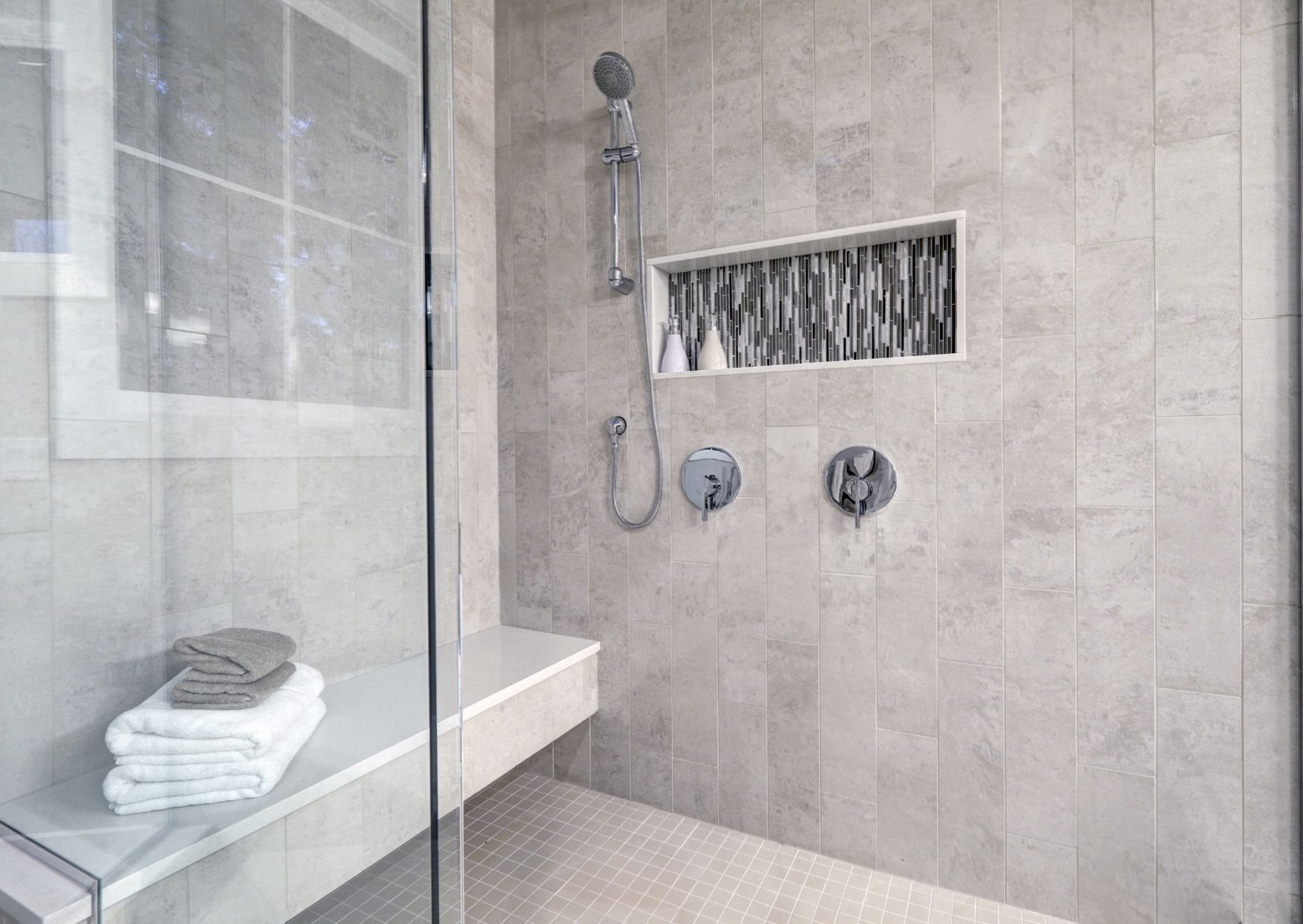 Seguridad en el baño: medidas esenciales para evitar caídas y accidentes 6 Grifos termostáticos y control de temperatura