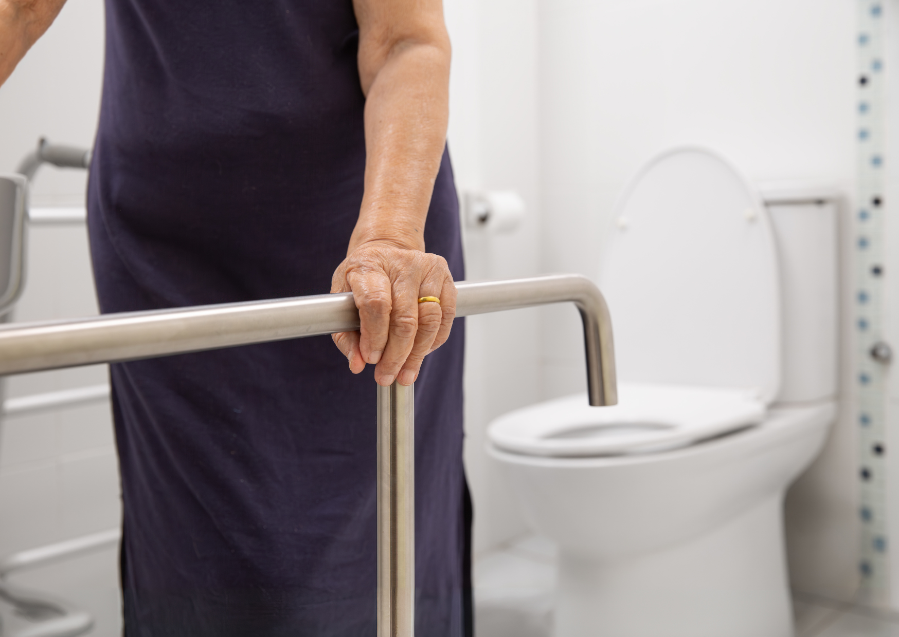 Seguridad en el baño: medidas esenciales para evitar caídas y accidentes 5 Barras de apoyo y asideros